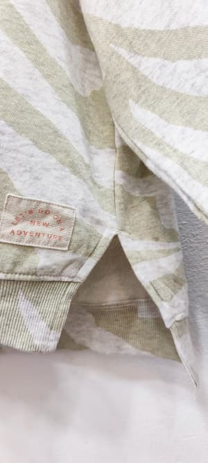 Brand H&M
مبطن بالكامل
Over size