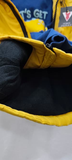 مبطن بالكامل